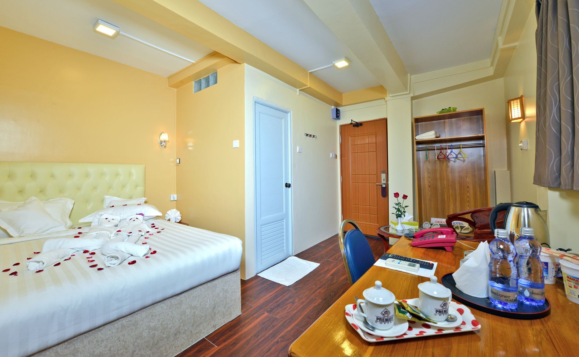 Okkala Hotel Yangon Ngoại thất bức ảnh